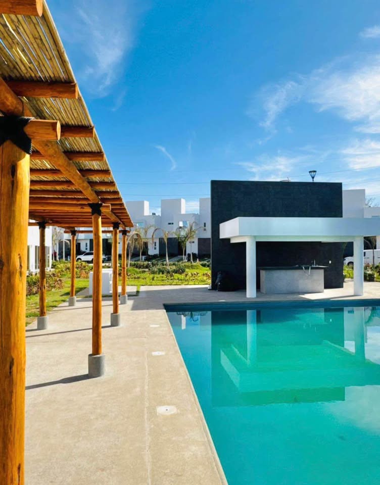 Palapa junto a la alberca de Altavela Diamante